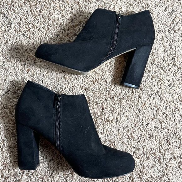 MADDEN NYC BLACK FAUX SUEDE BOOTIE SIZE 8.5 - Picture 1 of 7